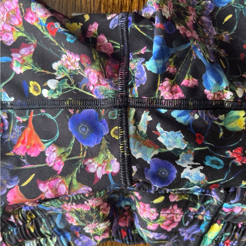 🍋LIKE NEW Lululemon hottie Hot Shorts - Picture 4 of 5